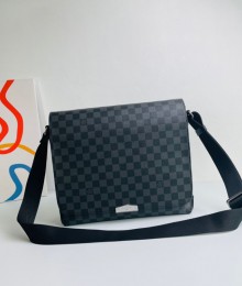 Louis Vuitto* N40350 District cross bag
