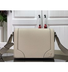 Louis Vuitto* M30807 Taiga New Flap bag beige