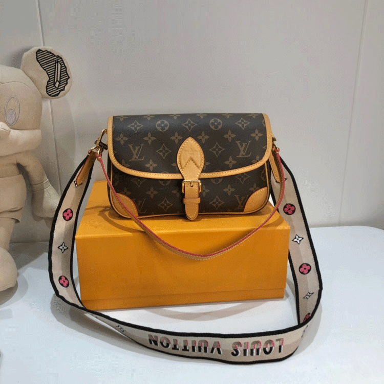 Louis Vuitto* M45985 Diane 모노그램 슬링백 -미러급 (검증판)